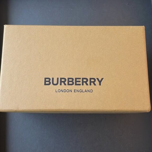 BURBERRY Bear 🐻 key chain bag charm with tag and box - Picture 10 of 10